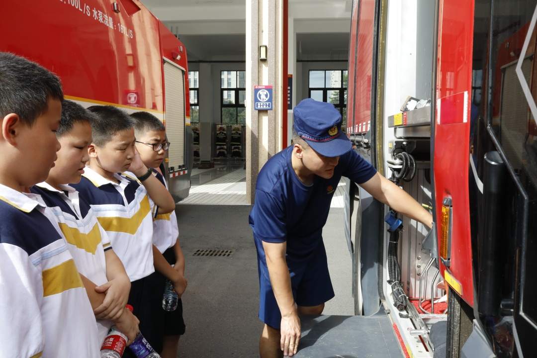 鹿娃走紅路之消防大隊(duì) (3).jpg