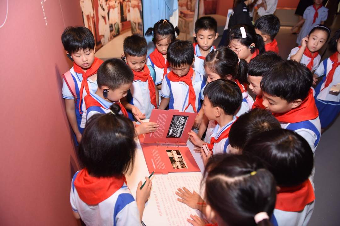 鹿娃訪非遺之越劇博物館 (2).jpg