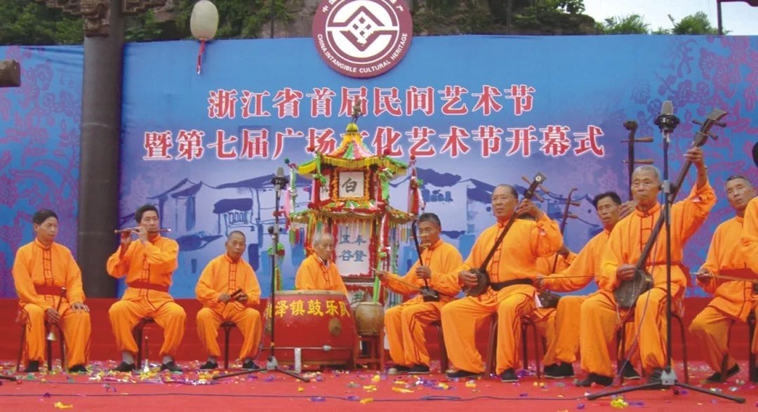 嵊州吹打參加浙江省首屆民間藝術(shù)節(jié).jpg 嵊州吹打參加浙江省首屆民間藝術(shù)節(jié).jpg