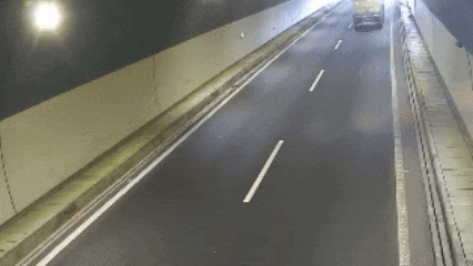 春季行車莫犯困 保持清醒是關(guān)鍵GIF1.gif